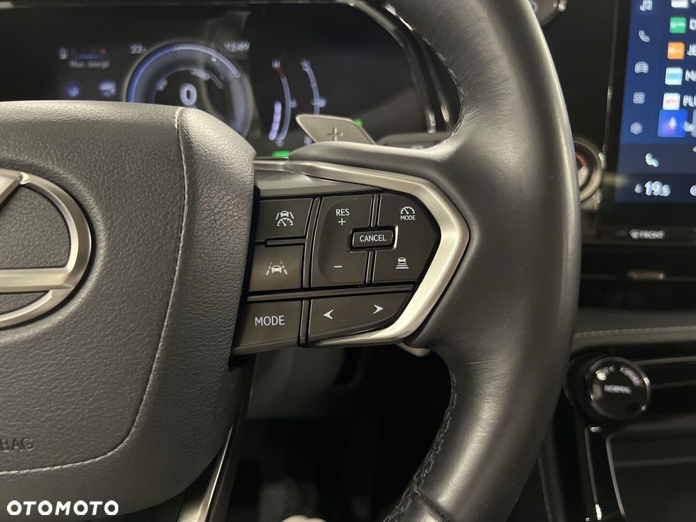 Lexus NX 350h Business AWD - 24