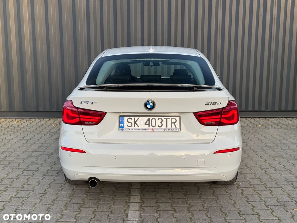 BMW 3 Series 2018 photo 5