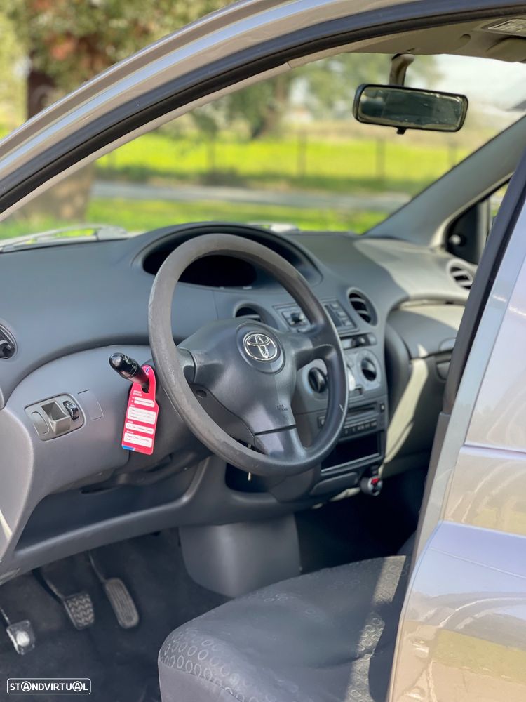 Toyota Yaris 1.0 Sol - 9