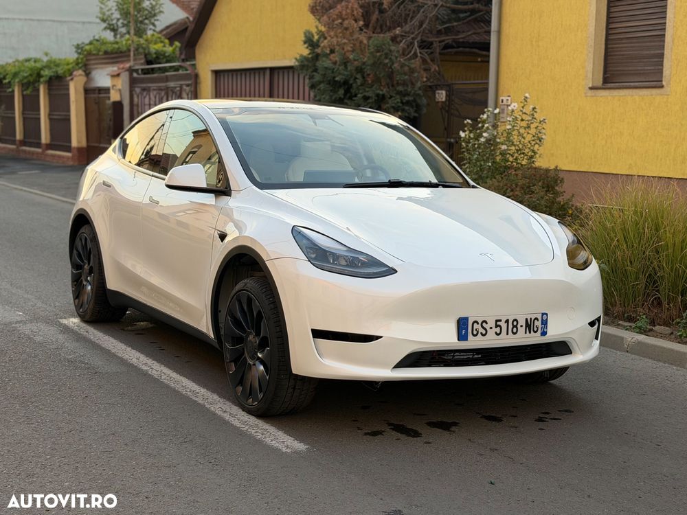 Tesla Model Y - 1