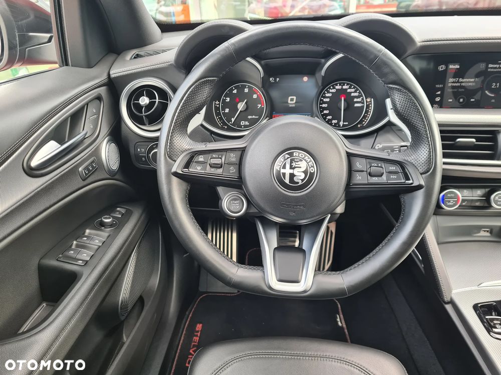 Alfa Romeo Stelvio 2.0 Turbo Veloce Q4 - 17