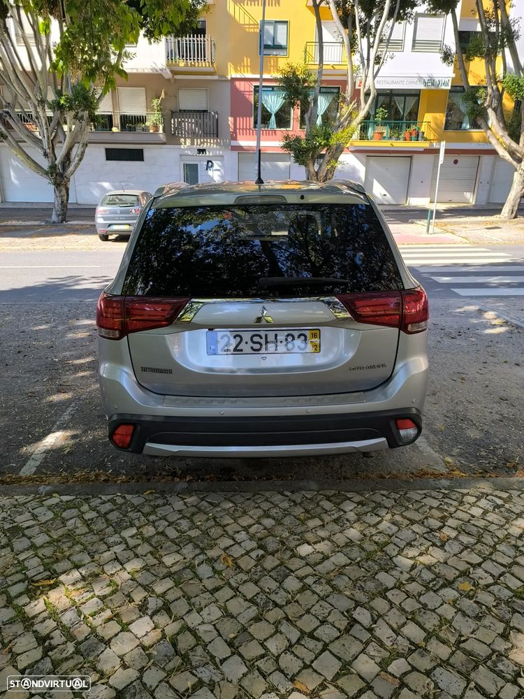 Mitsubishi Outlander 2.2 DI-D Instyle Navi - 4