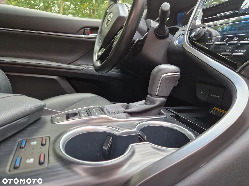 Toyota Camry 2.5 Hybrid Executive CVT - 31