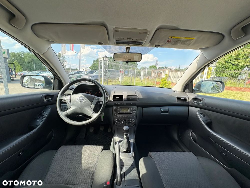 Toyota Avensis 2.0 D-4D - 18