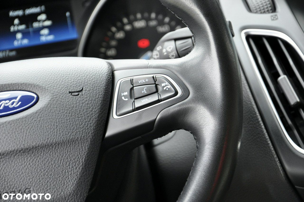 Ford Focus Turnier 1.5 EcoBoost Start-Stopp-System TITANIUM - 16