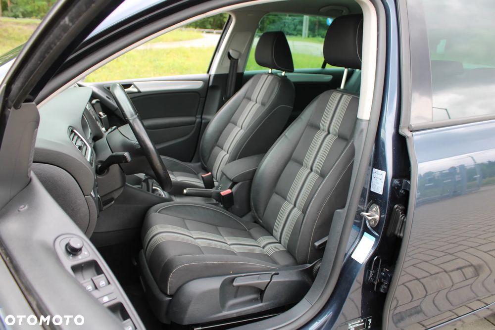 Volkswagen Golf 2.0 TDI DPF MATCH - 24