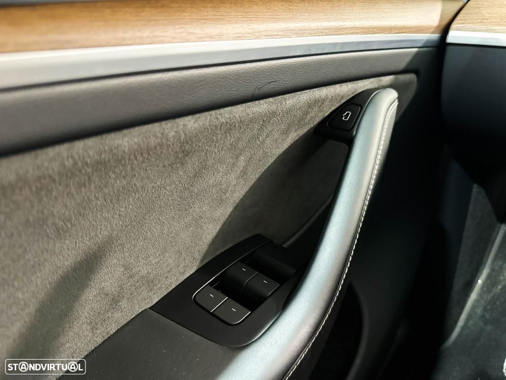 Tesla Model Y Long Range Dual Motor AWD - 45