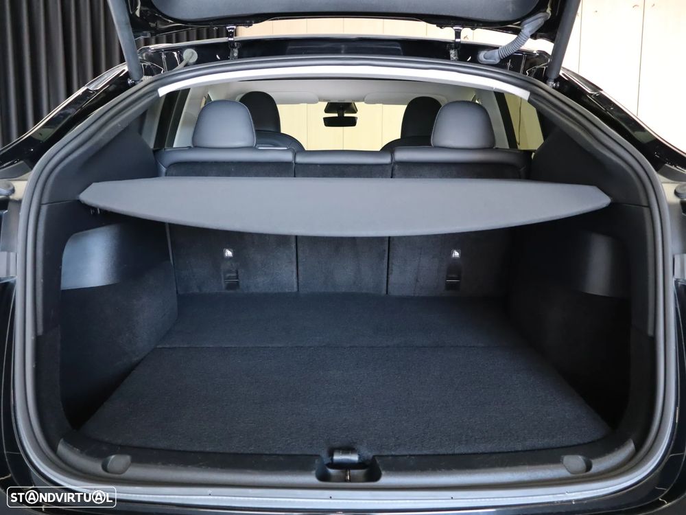 Tesla Model Y RWD - 10