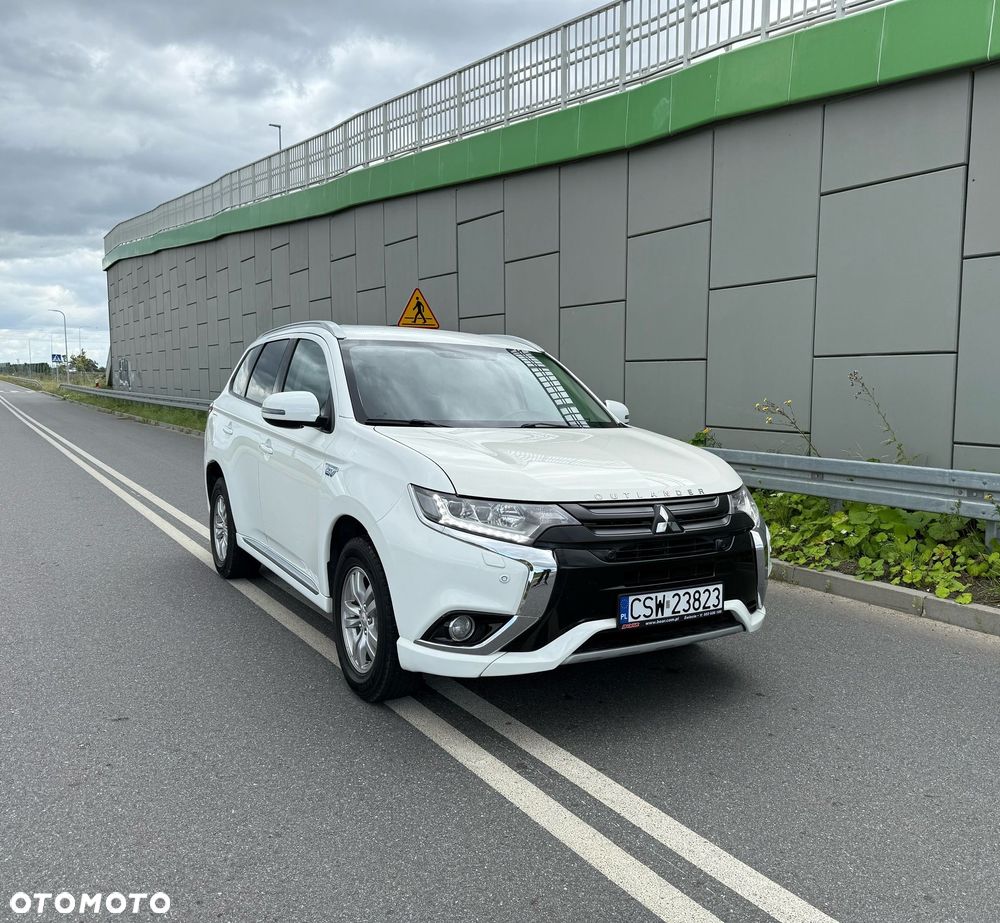 Mitsubishi Outlander 2.0 4WD Plug-In Hybrid Plus - 2
