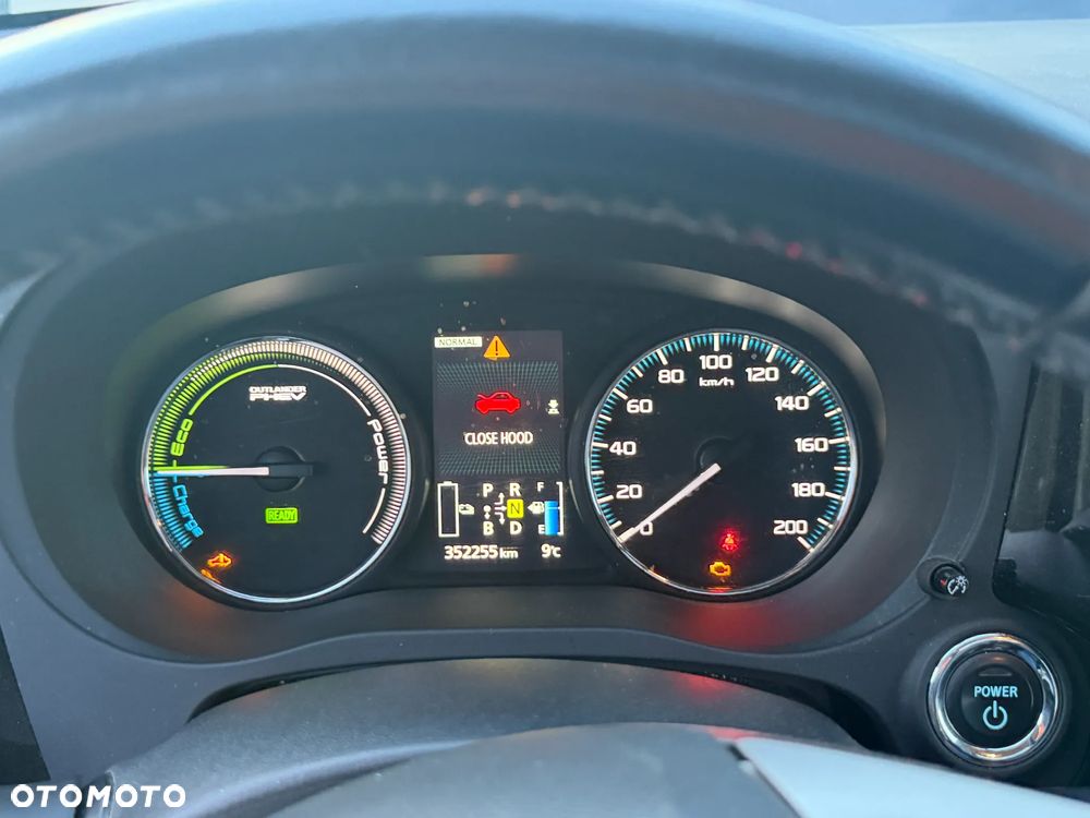 Mitsubishi Outlander 2.0 4WD Plus - 28