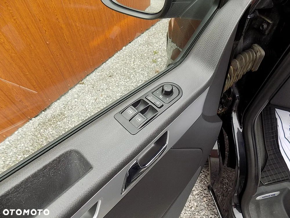 Volkswagen Multivan - 10