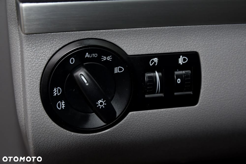 Volkswagen Touran 1.4 TSI DSG Conceptline - 26