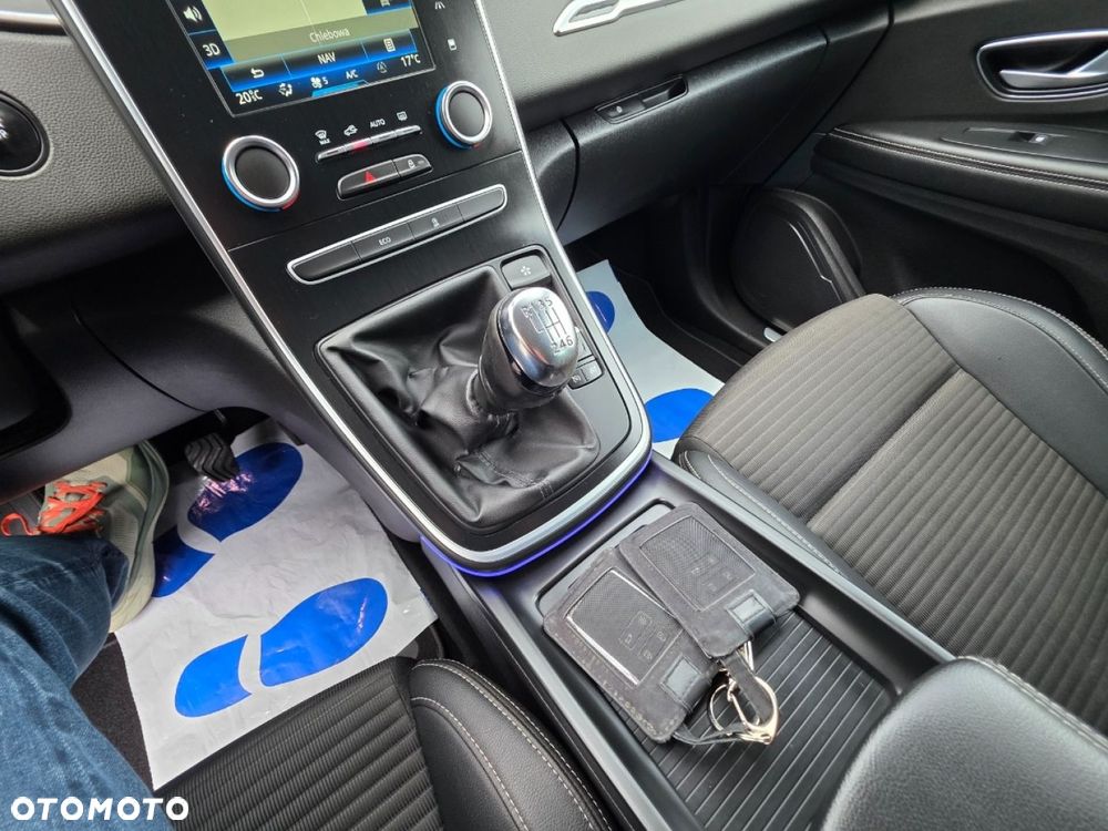 Renault Grand Scenic - 16