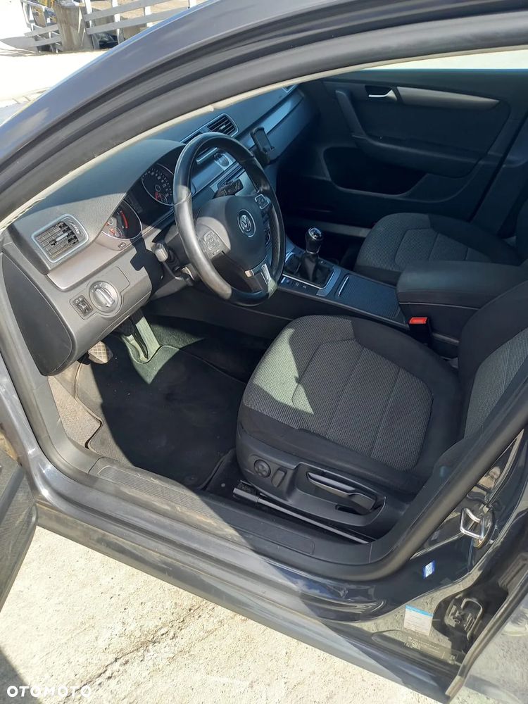 Volkswagen Passat 1.6 TDI Comfortline - 13