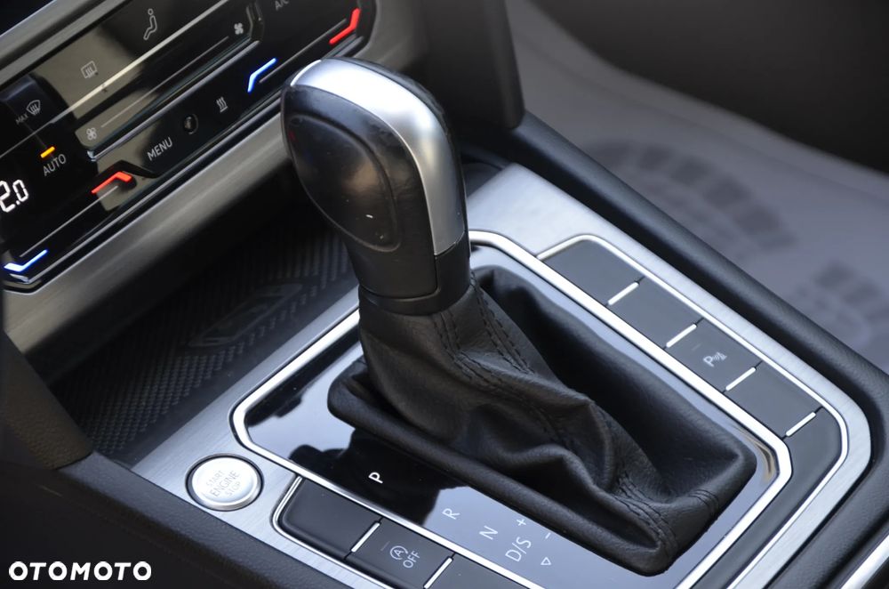 Volkswagen Passat - 32