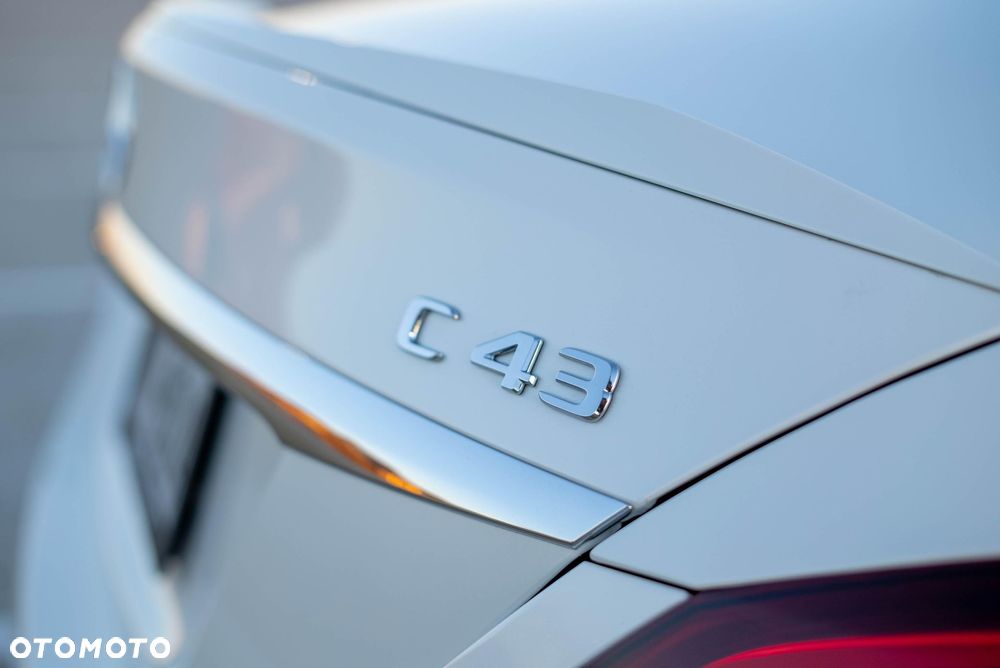Mercedes-Benz Klasa C AMG 43 4Matic AMG TCT 9G - 14