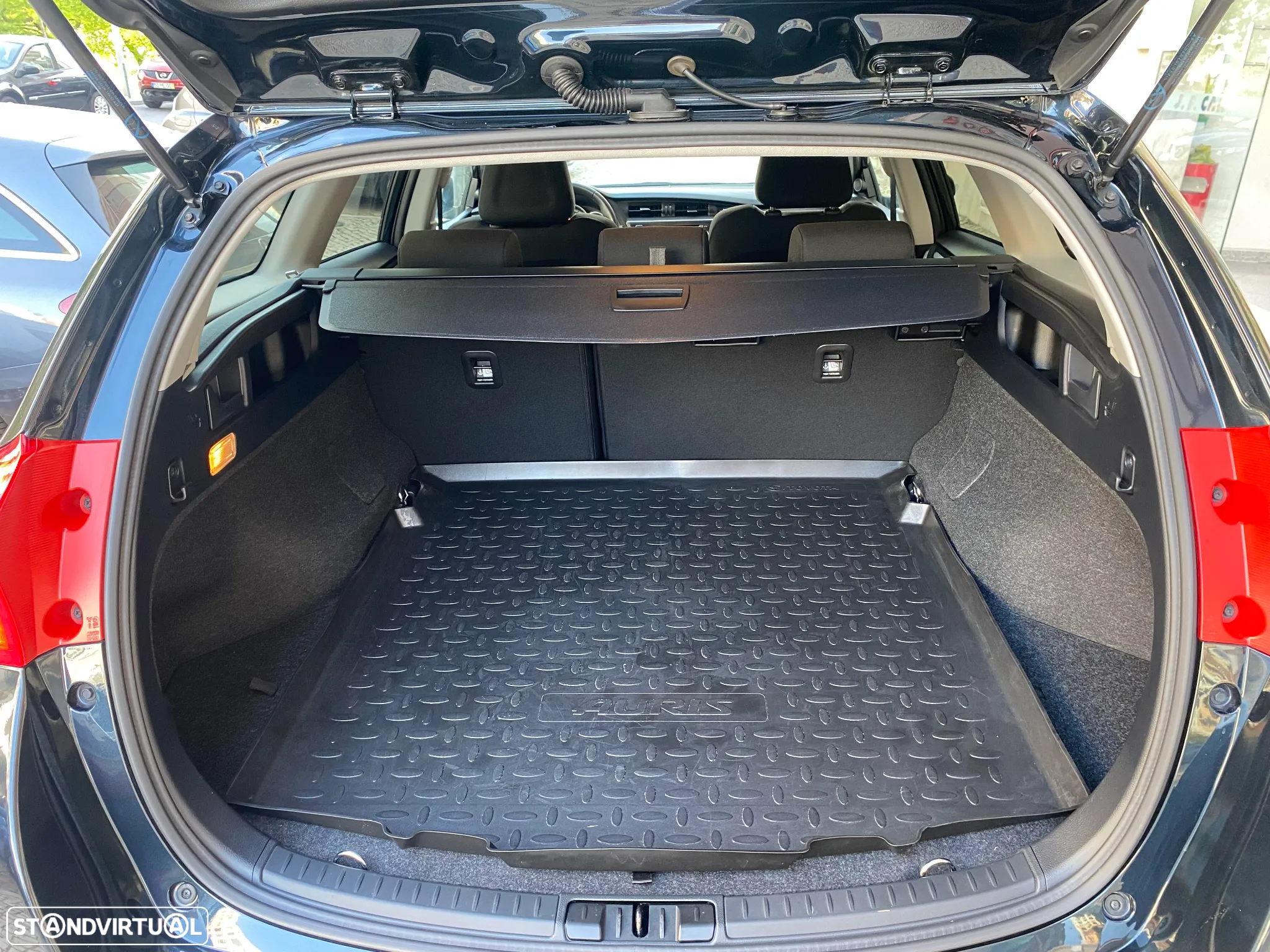 Toyota Auris Touring Sports 1.4 D-4D Com+P.Sport - 25