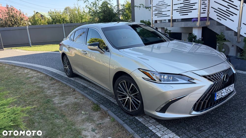 Lexus ES 300h Business Edition - 1