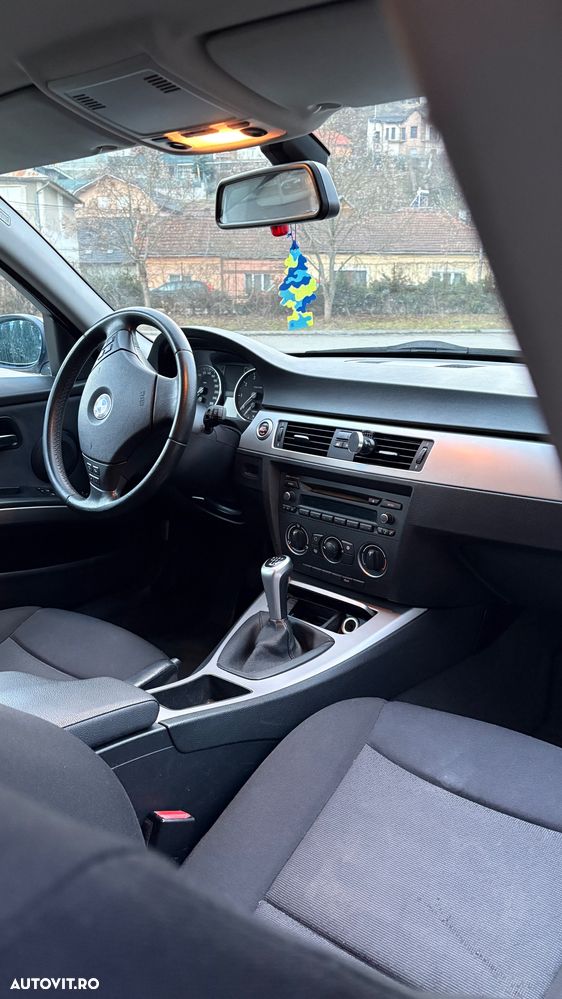 BMW Seria 3 318i - 5