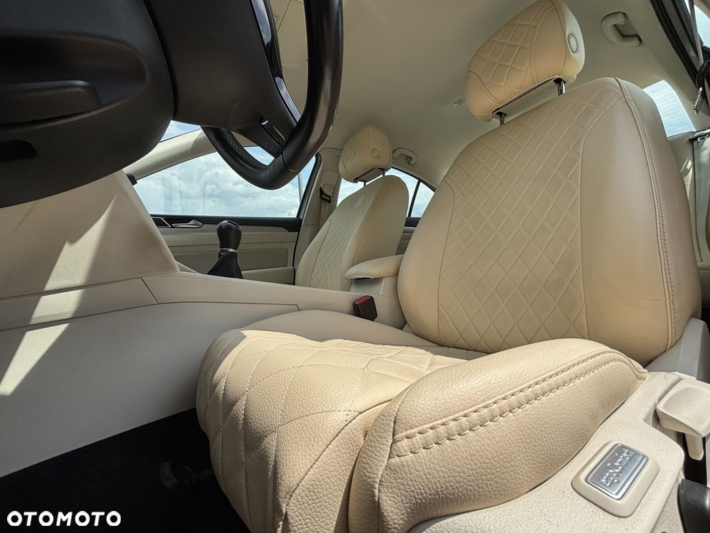 Volkswagen Passat 1.6 TDI BMT Comfortline - 15