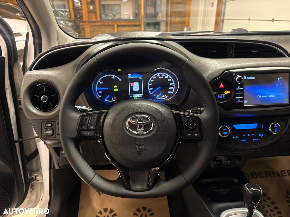 Toyota Yaris 1.5 VVT-i HSD Luna - 21