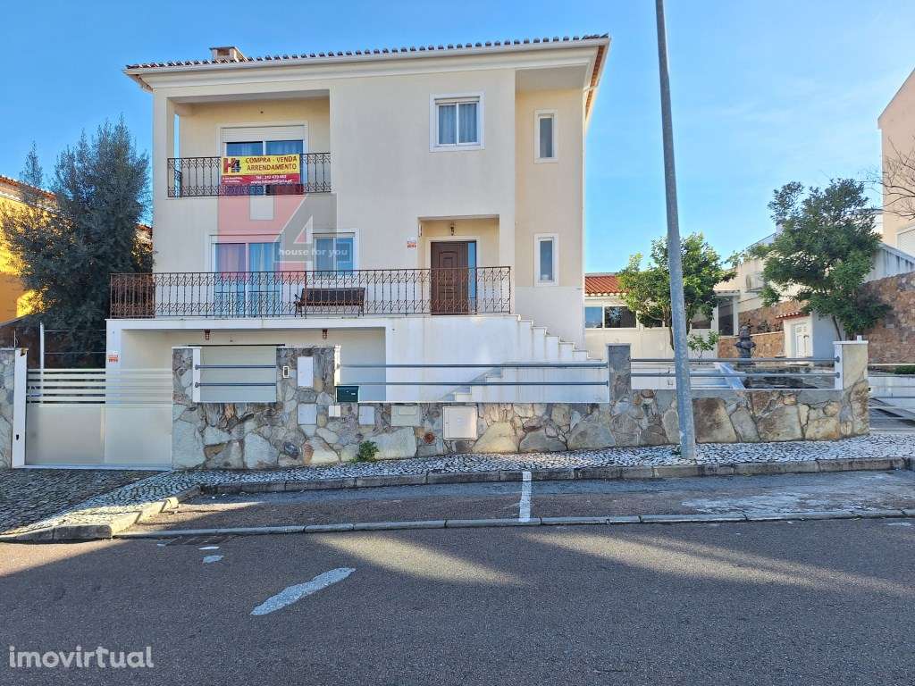 MORADIA T4 NO CENTRO DE ELVAS COM MAIS DE 500M² DE ÁREA - Grande imagem: 4/45