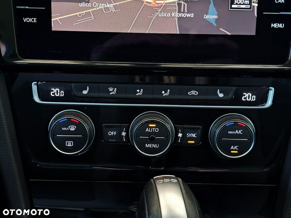 Volkswagen Golf - 25
