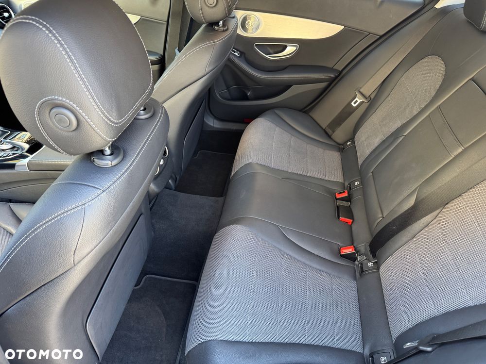 Mercedes-Benz Klasa C 300 9G-TRONIC Avantgarde - 26