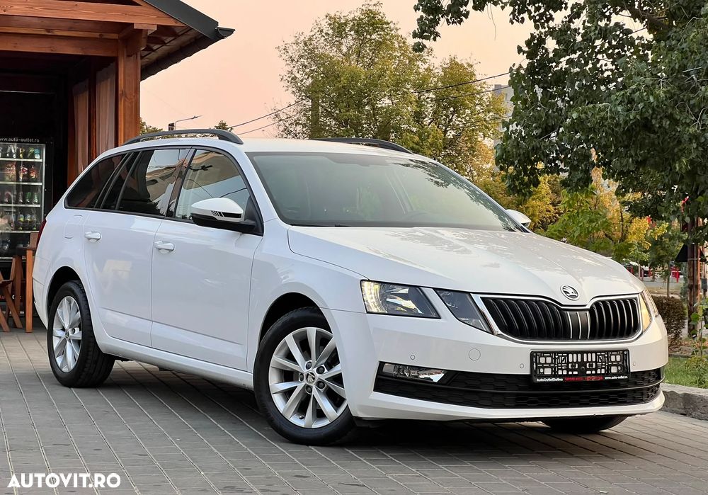 Skoda Octavia 1.6 TDI DSG Ambition - 1