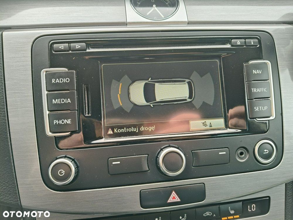 Volkswagen Passat - 35