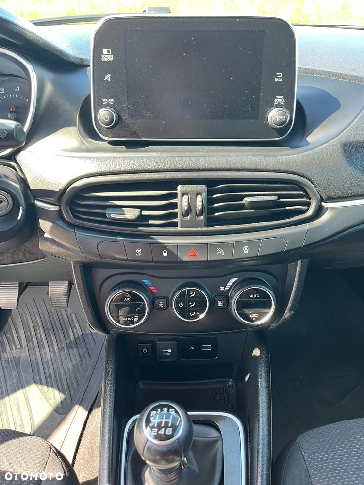 Fiat Tipo 1.4 T-Jet 16v Lounge EU6 - 11