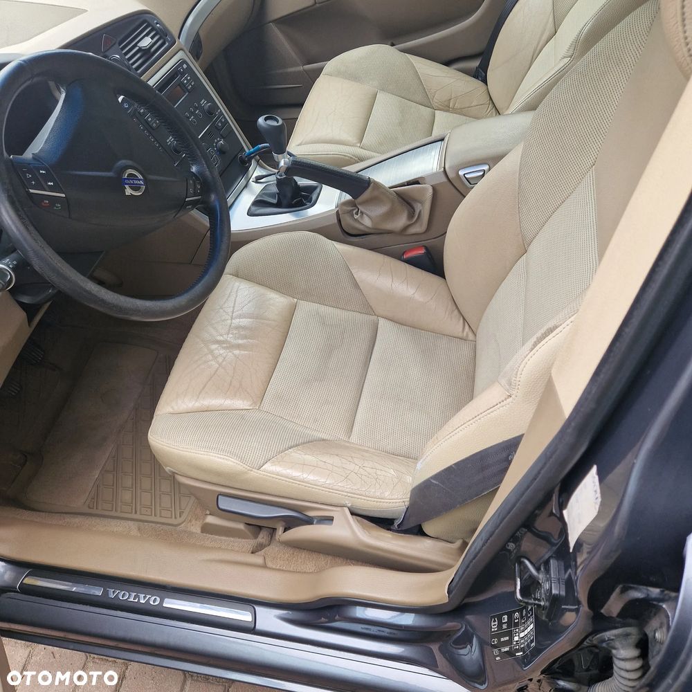 Volvo S60 2.4D Momentum - 5