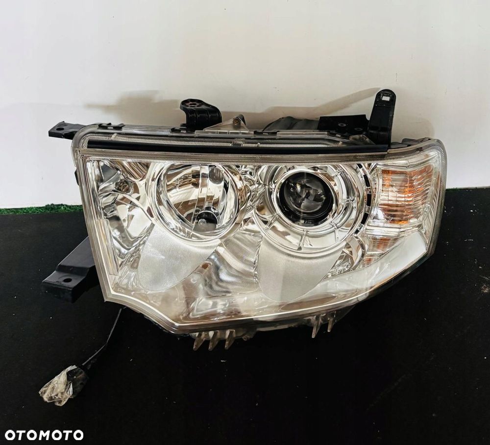 LAMPA LEWA REFLERTOR MITSUBISHI PAJERO SPORT L200 HALOGENOWA DEMONTAŻ EU - 1