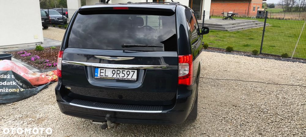 Chrysler Town & Country - 11