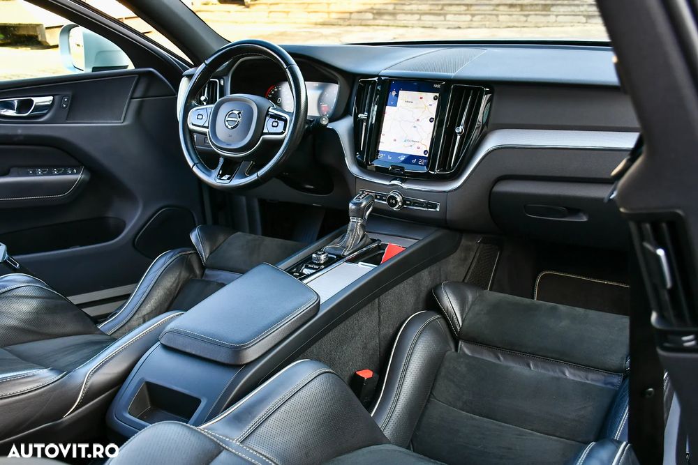 Volvo XC 60 D4 AWD R-Design - 32