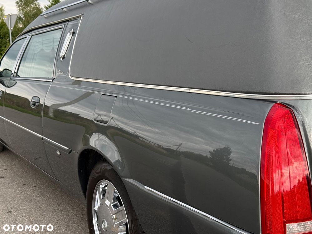 Cadillac DTS - 6
