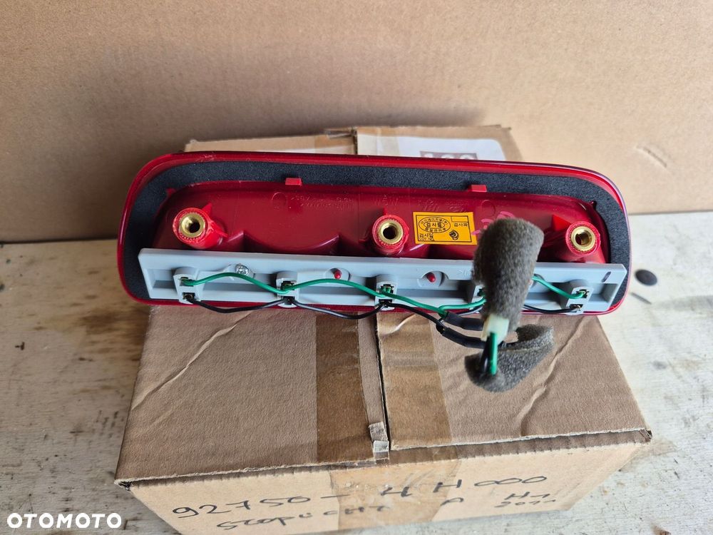 ŚWIATŁO 3 STOP W KLAPĘ HYUNDAI H-1 STAREX 2007-2017 92750-4H000 NOWE ORYG. - 2