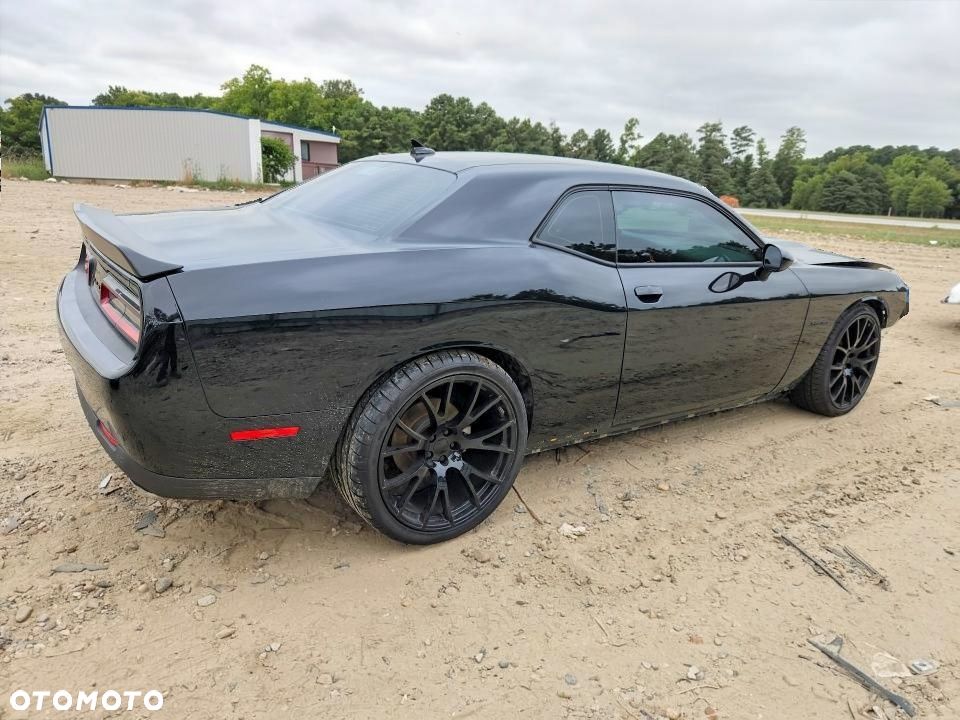 Dodge Challenger - 4