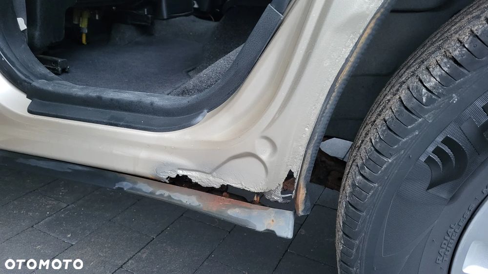 Suzuki Grand Vitara 2.0 Comfort + - 23