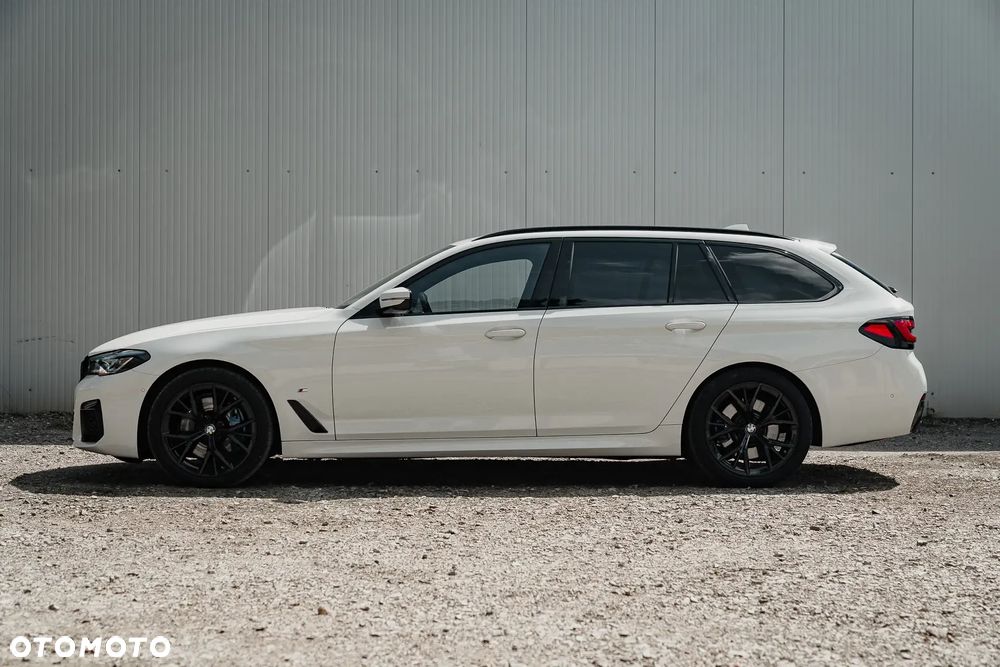 BMW Seria 5 520d xDrive Touring M Sport Edition - 10
