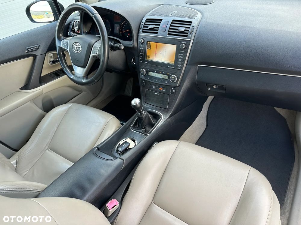 Toyota Avensis 2.2 D-4D Life - 12