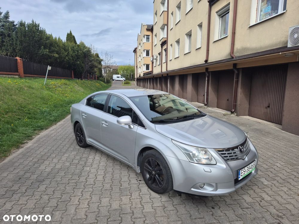 Toyota Avensis 1.8 Sol - 13