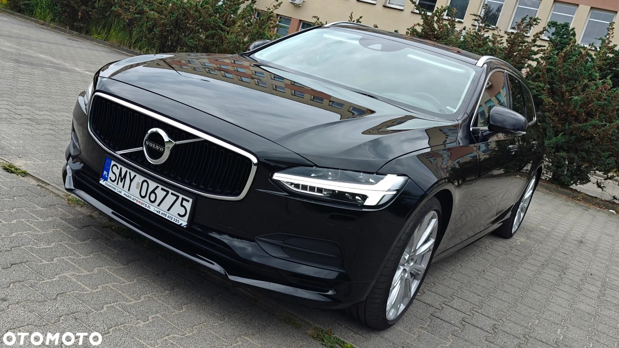 Volvo V90 D4 Momentum Pro - 1
