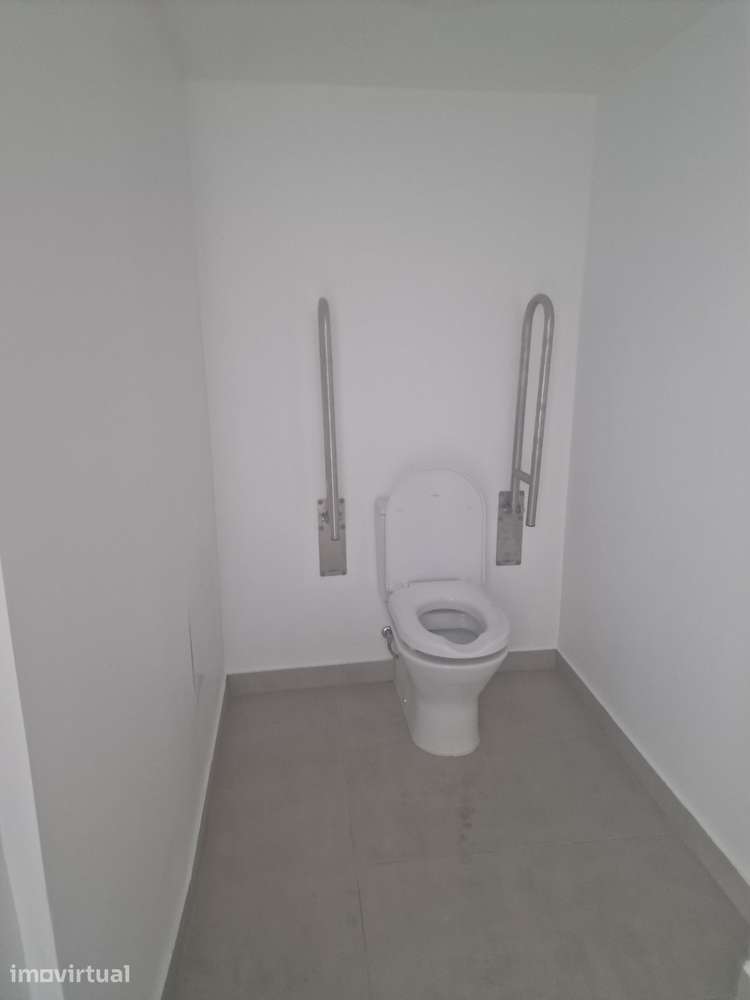 Armazém pronto a habitar no Funchal - Grande imagem: 4/8