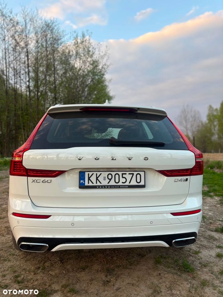 Volvo XC 60 D4 AWD R-Design - 3