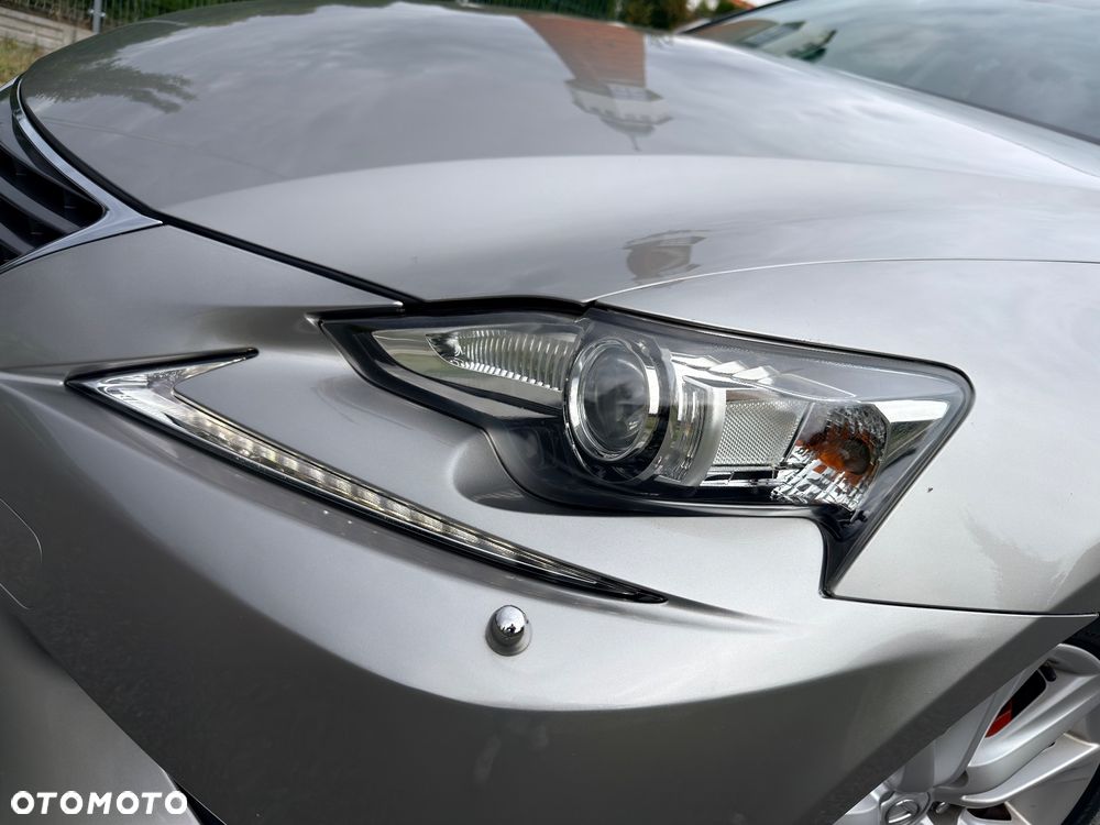 Lexus IS 300h F Sport - 4