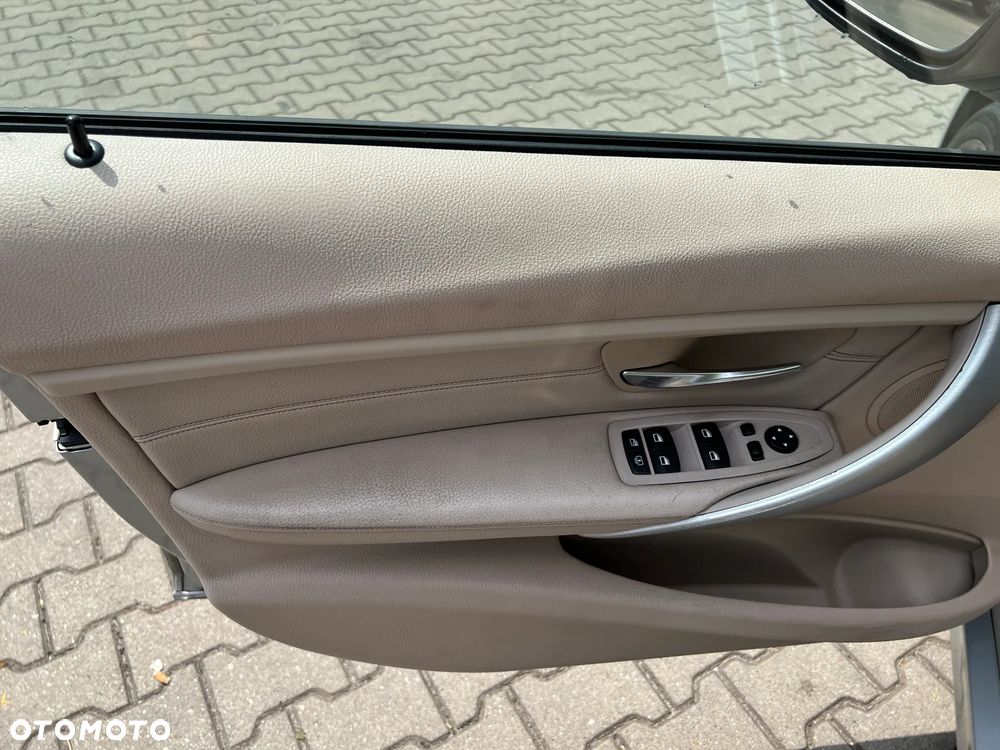BMW Seria 3 328i Modern Line - 23
