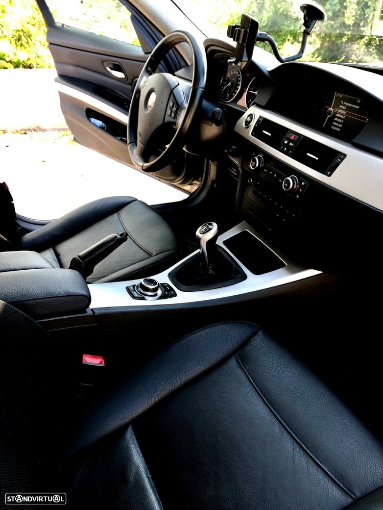 BMW 320 d Touring EfficientDynamics - 12