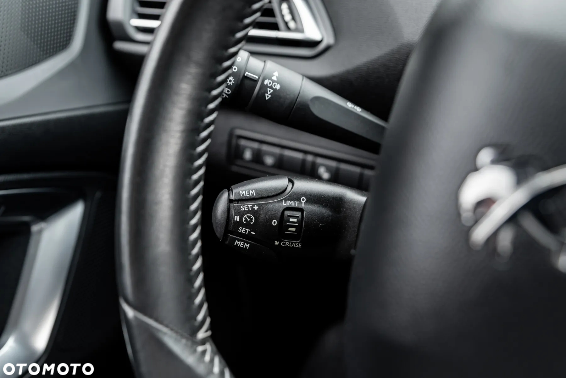 Peugeot 308 2.0 BlueHDi Allure S&S - 32