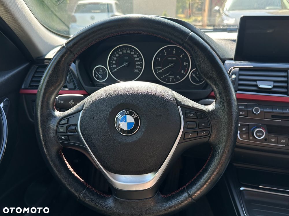 BMW Seria 3 318d xDrive Sport Line - 12